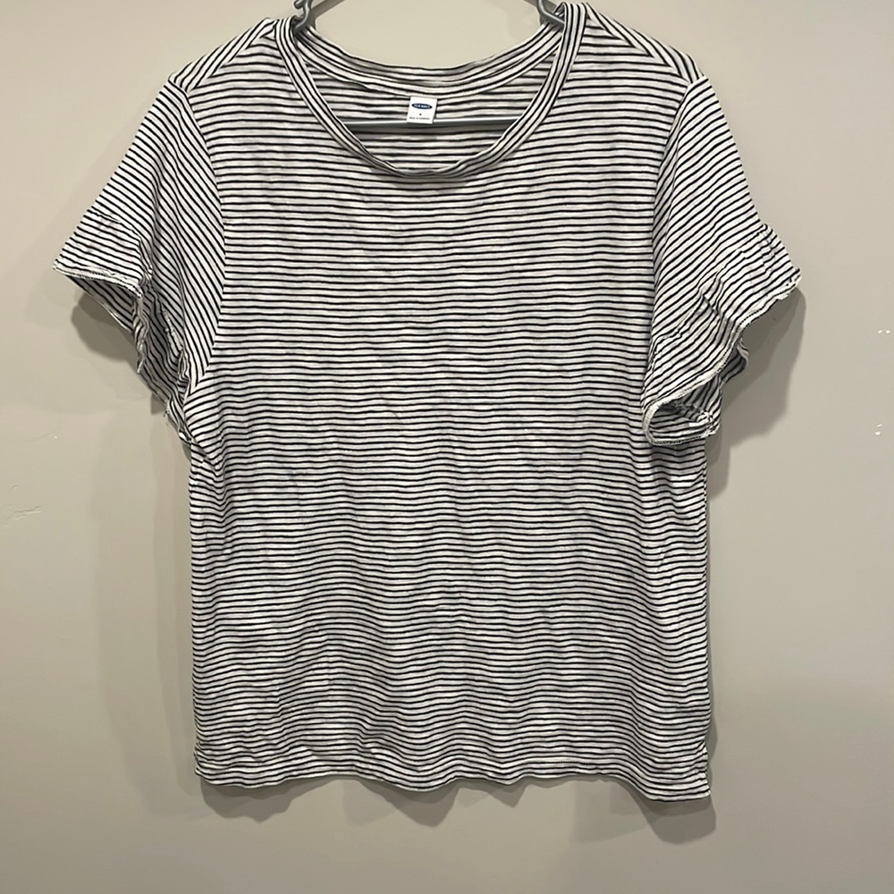 Small old navy t-shirt